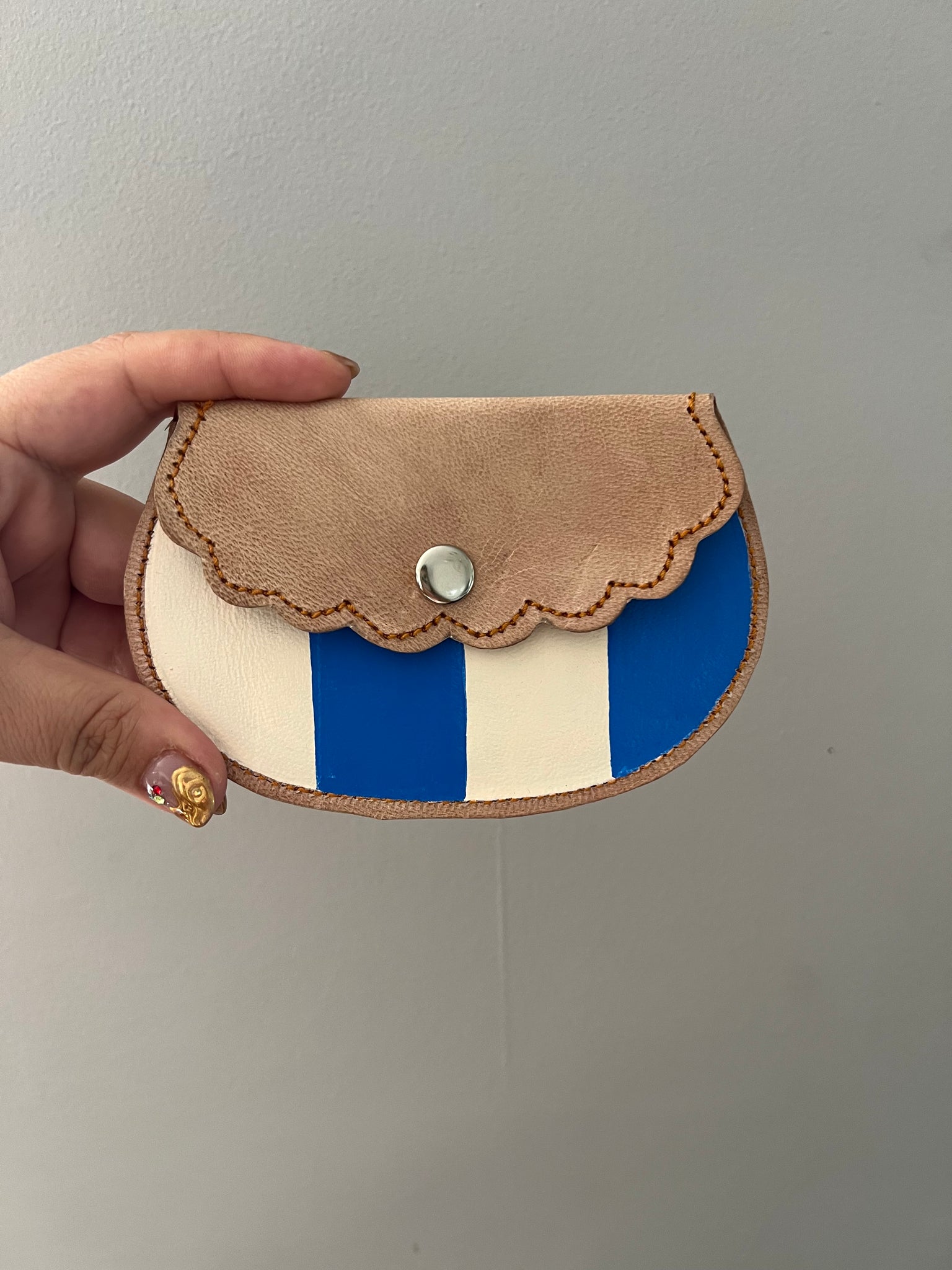 Scalloped coin purse